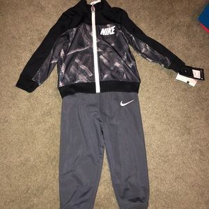 Boys 2 piece nike outfit